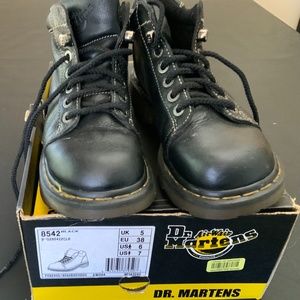 Dr Martens 8542 low boots
